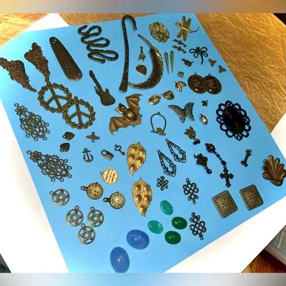 Huge Assorted Lot of Gold and Antique Bronze Pendant & Charms Collection - Lot 1 - Picture 2 of 16